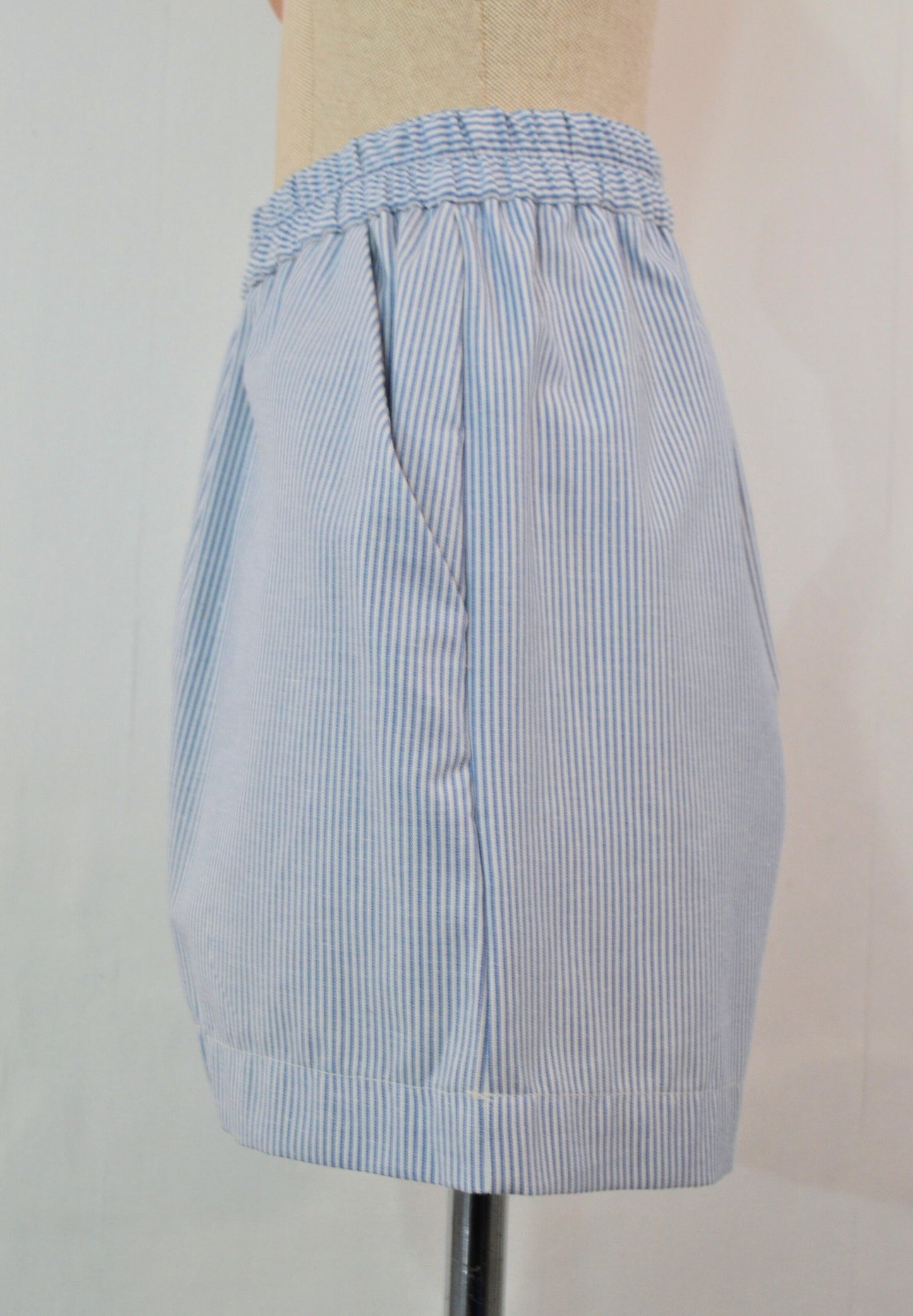 SHORTS RAYAS AZUL