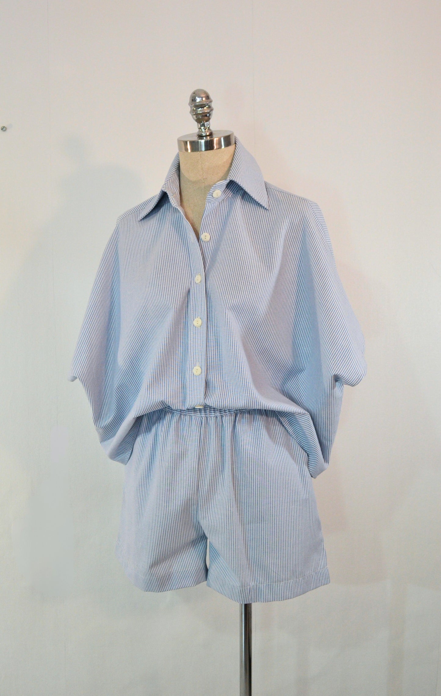 SHORTS RAYAS AZUL