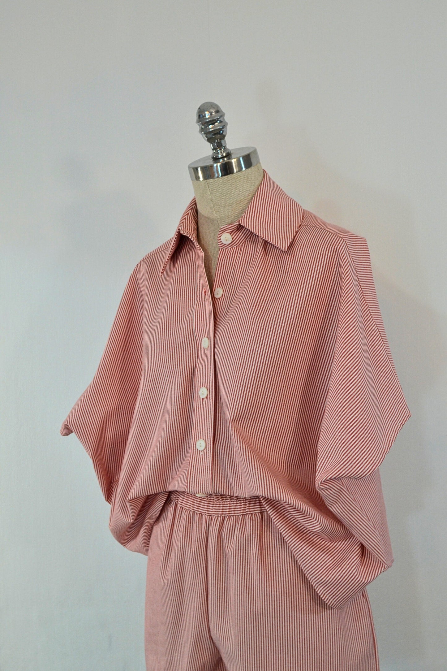 CAMISA FLUIDA RAYAS ROJAS