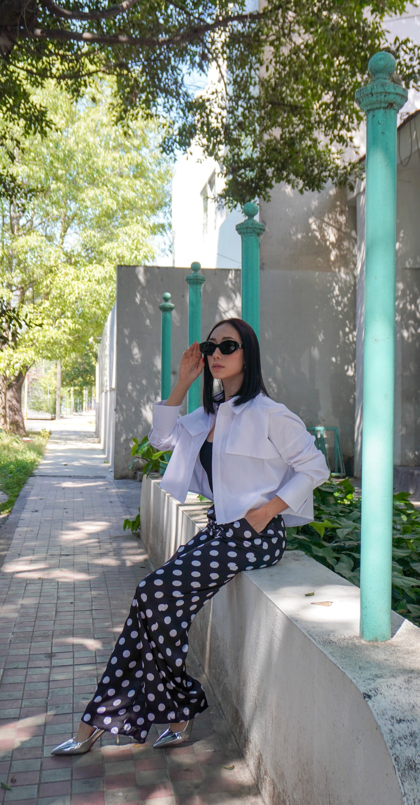 PANTALÓN LIGERO ESTAMPADO PUNTOS NEGRO